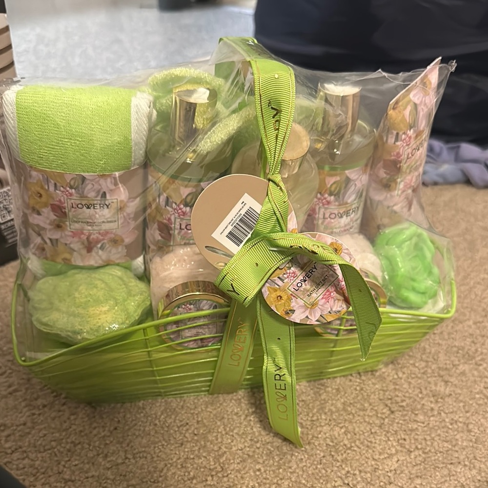 Love Green Bath Soak & Bubbles Set